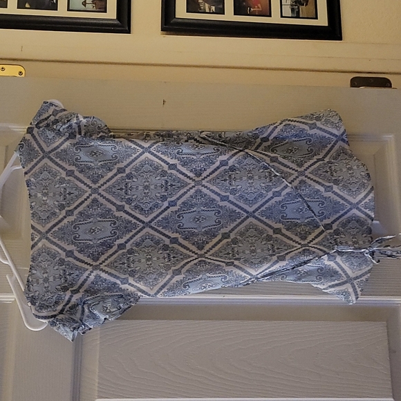 Top - Picture 2 of 2